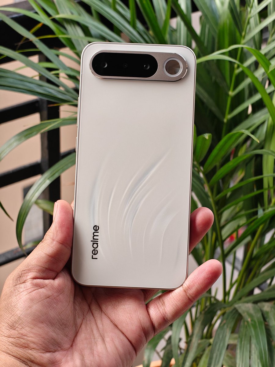 techguideoff's tweet image. realme 16 5G First Look🔥
Sleek design with Selfie Mirror and Slim Air Design
#realme16 #SpreadYourWings 
#Airdesign @realmeIndia