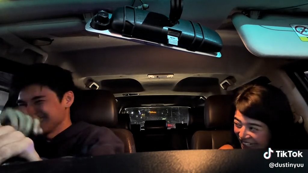 αякιη tweet media