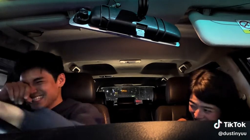 αякιη tweet media