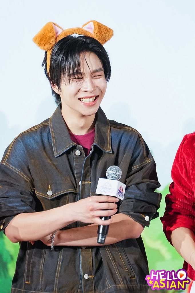 Hello Asian tweet media