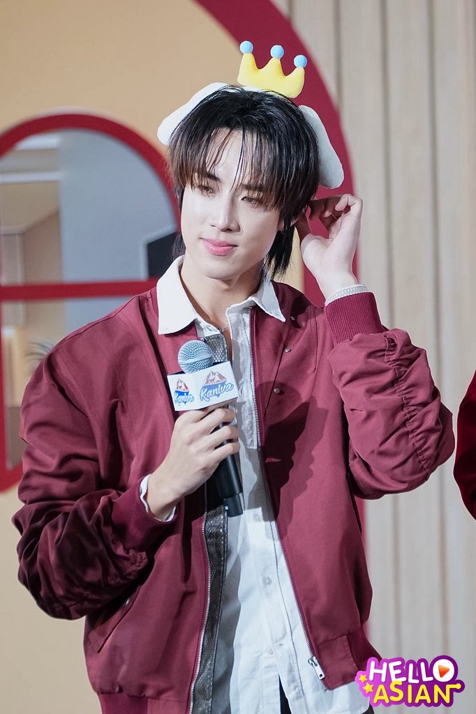 Hello Asian tweet media