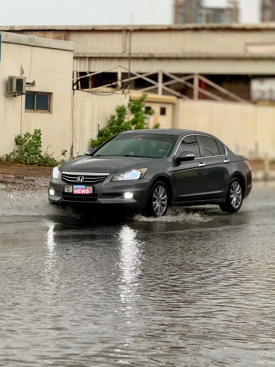 jose_crocodile's tweet photo. മഴയോരക്കാഴ്ചകൾ! 

🌧️ 

#dubai #dubairains #mallu #shotoniphone16pro https://t.co/yGVDzHMzFh