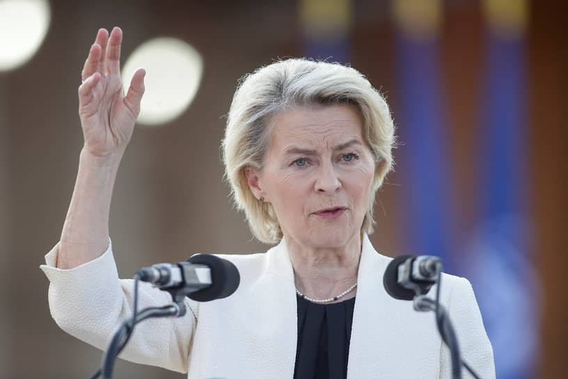 VilagHelyzete's tweet photo. 🔥 🇪🇺🇦🇺 Ursula Von der Leyen Ausztráliában panaszkodott az orosz gáz elutasítása miatt, hogy milyen kemény volt az Európai Unió számára, majd felszólította őket az orosz vasércről való leválásra! - az ausztrál parlamenti képviselők előtt beszélt Európa orosz energiahordozóktól való elszakadásának nehéz tapasztalatairól.

🤢 Ezt a folyamatot „fájdalmasnak” nevezte az európaiak számára, hangsúlyozva, hogy az üzemanyagárak hirtelen emelkedése komoly kihívást jelentett számukra. 

💬 Von Der Leyen kijelentette, hogy az EU-nak radikálisan felül kellett vizsgálnia az energiafüggőség kérdését, különösen az orosz gáz tekintetében.

💬 Megjegyezte, hogy a korábbi figyelmeztetések ellenére a leckét „a lehető legnehezebb módon” kellett megtanulniuk – 2022 februárjában.

⚡️ A szemléltetéshez Von der Leyen párhuzamot vont Ausztráliával, elképzelve a helyzetet, amikor az országnak sürgősen le kell állítania az orosz vasérc exportját. Szerinte Európa hasonló helyzetben volt, amikor az orosz gáz ténylegesen azonnali elutasításával szembesült. 

🚨🤮 Agyhalál és önpusztítás a köbön őrülettel és nemzetrombolással vegyítve - ezt jelenti ma 2026-ban még mindig az Európai Unió vezetése! (Szerkesztette és saját vélemény: VilagHelyzete)