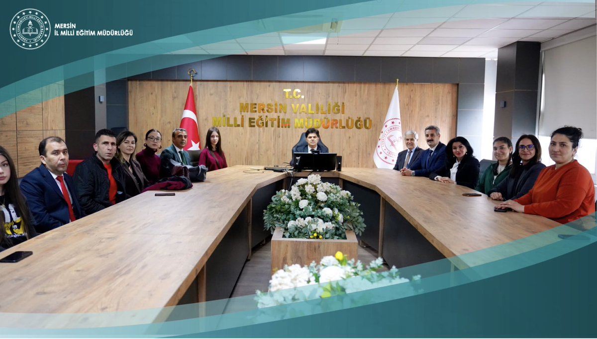 MersinMEM's tweet photo. “Savunmadan Sanata: Genç Tasarımlar Özel Gün Kartı ve Tişört Tasarım Yarışması”nda 🏆 ilimizden dereceye giren öğrenciler 👏, İl Millî Eğitim Müdürü Muhammed Özdemirci’yi makamında ziyaret etti.

🔗 https://t.co/qDlQcqXx1j

@tcmeb
@Yusuf__Tekin 
@MersinValiligi
@Muhammed0744 https://t.co/yRkMv6QXER