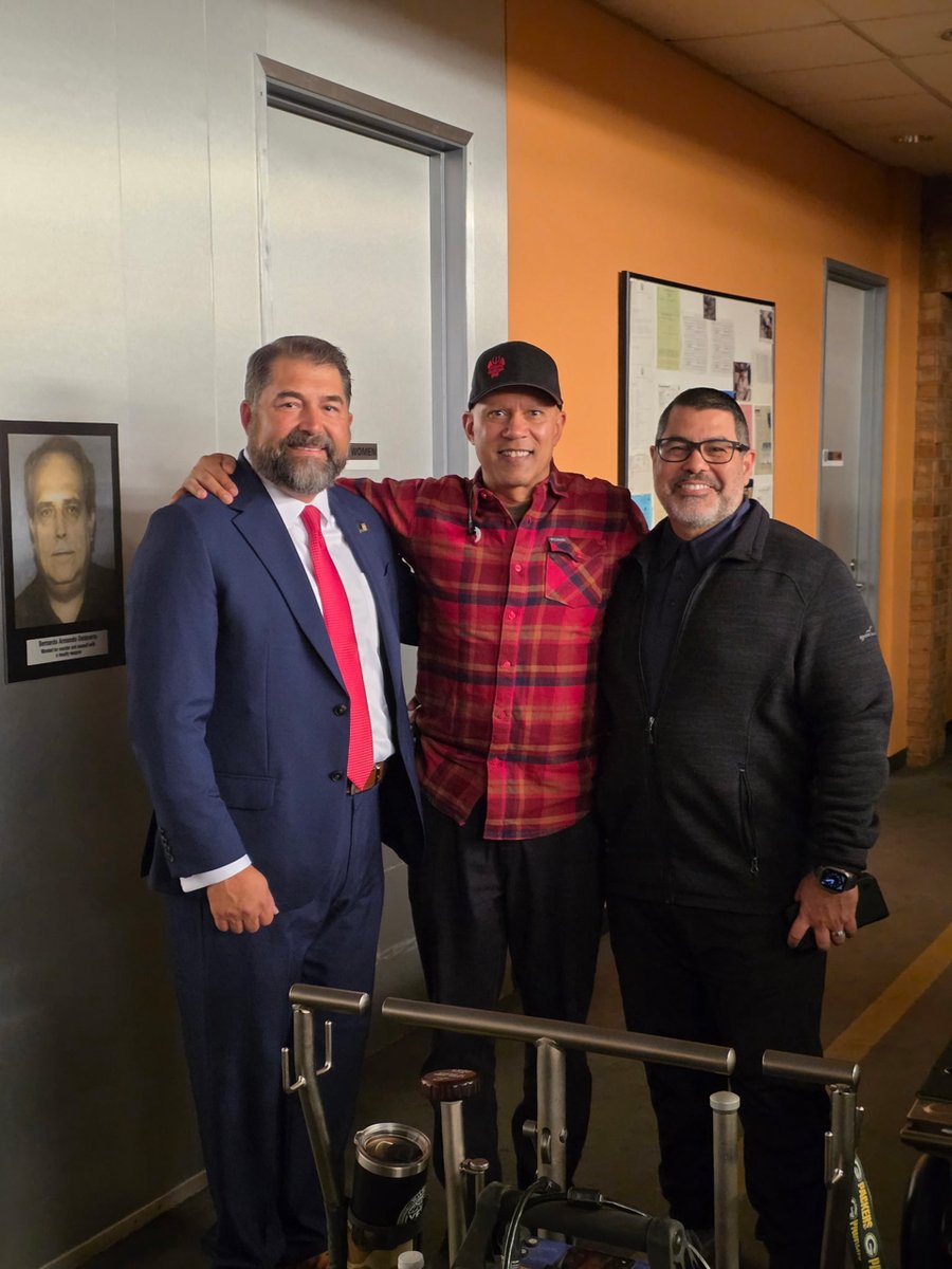 RealNCIS's tweet image. With tonight’s 500th episode of CBS’ franchise: NCIS, NCIS: Origins, NCIS: Sydney, &amp;amp; NCIS: Tony &amp;amp; Ziva - we invite you to learn how the shows stack up against the real NCIS men &amp;amp; women who carry out their mission to protect the #Navy &amp;amp; #MarineCorps 🔗 tinyurl.com/2adnwpbc