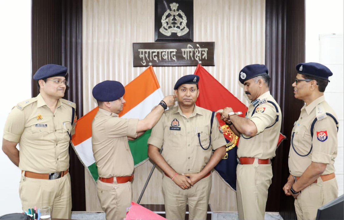 .<a href="/digmoradabad/">DIG Range Moradabad</a> <a href="/IPSMUNIRAJ/">Muniraj Gobu</a> G द्वारा परिक्षेत्र के जनपद मुरादाबाद में तैनात श्री राजेश कुमार तिवारी, पुलिस उपाधीक्षक को अपर पुलिस अधीक्षक के पद पर पदोन्नत होने पर Pipping Ceremony में प्रतीक चिन्ह लगाकर बधाई देते हुये उनके उज्जवल भविष्य की कामना की गयी।
#UPGovt 
#UPPolice