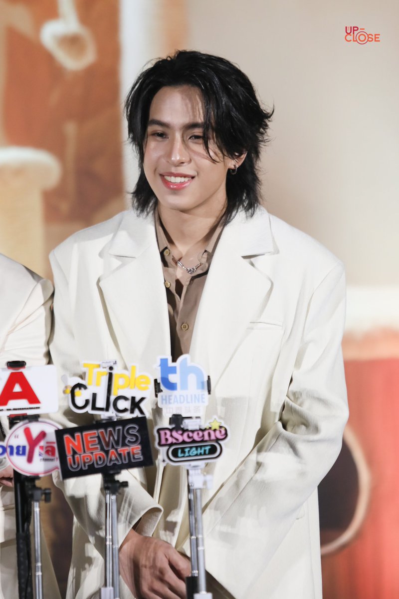 The Up-close tweet media