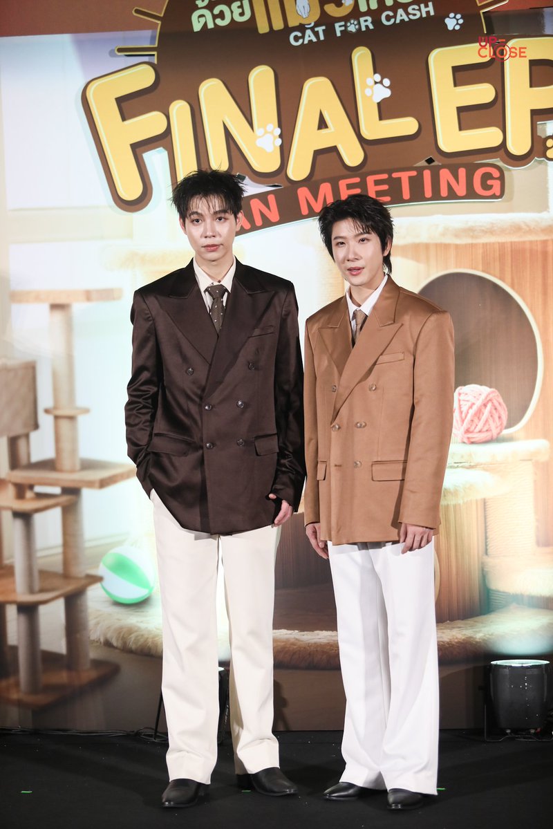 The Up-close tweet media