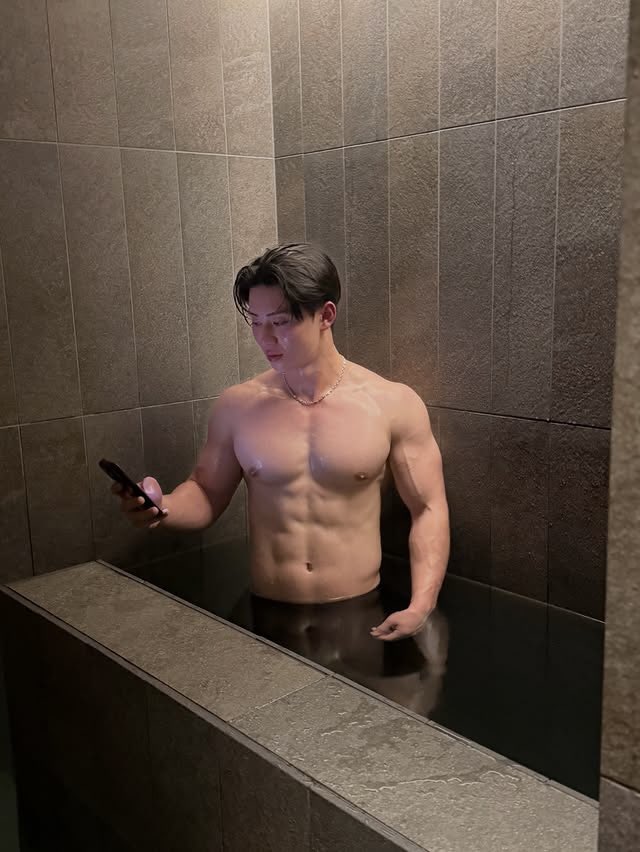 JAPANESE HOT MUSCLES tweet media