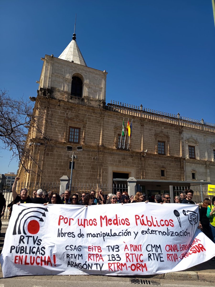 CrtvgCut's tweet photo. ‼️Pechamos o II Encontro de @rtvpublicasenlucha en #Sevilla con mobilizacións e acordando unha #folga conxunta de medios públicos de todo o estado coincidindo coas eleccións xerais ou municipais ✊🏾 #rtvspublicasenloita https://t.co/IwZ02ZKsk9