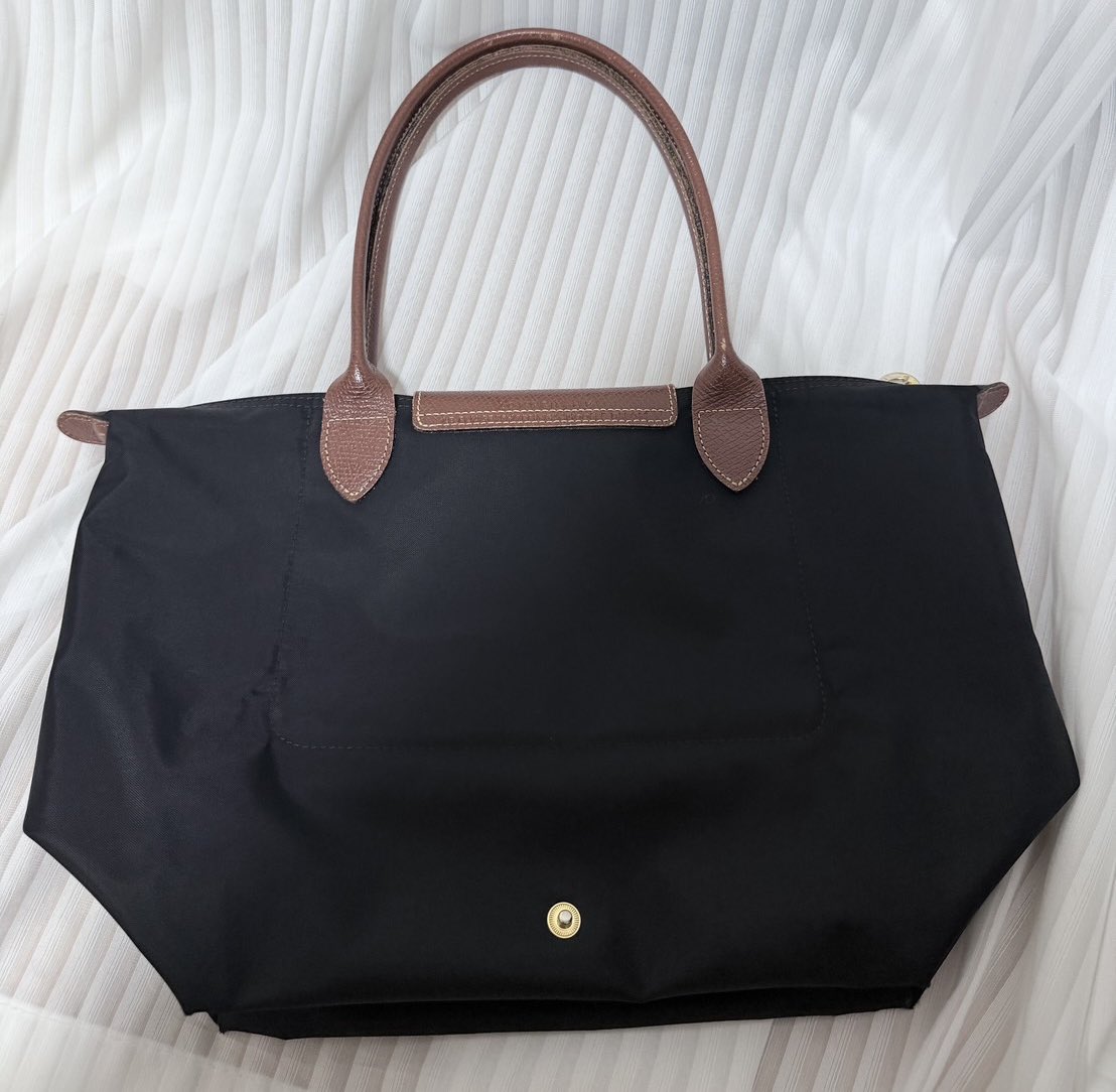 bags@2——— tweet media