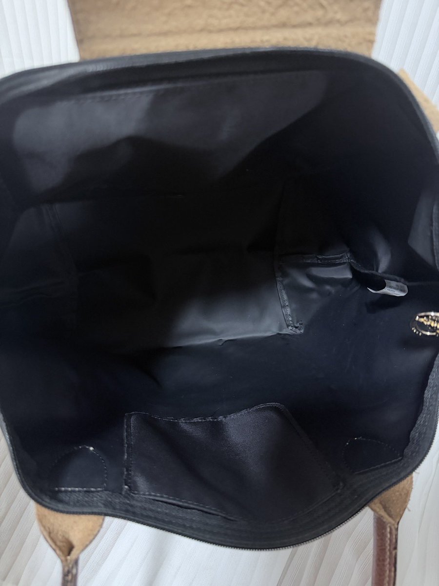 bags@2——— tweet media