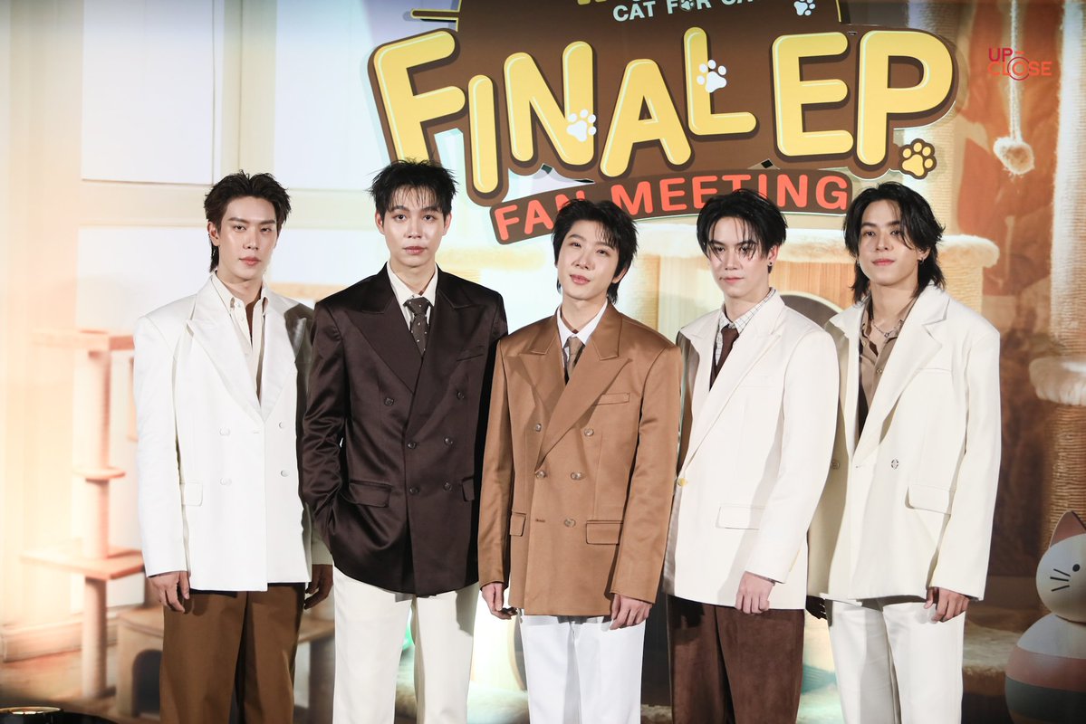 The Up-close tweet media