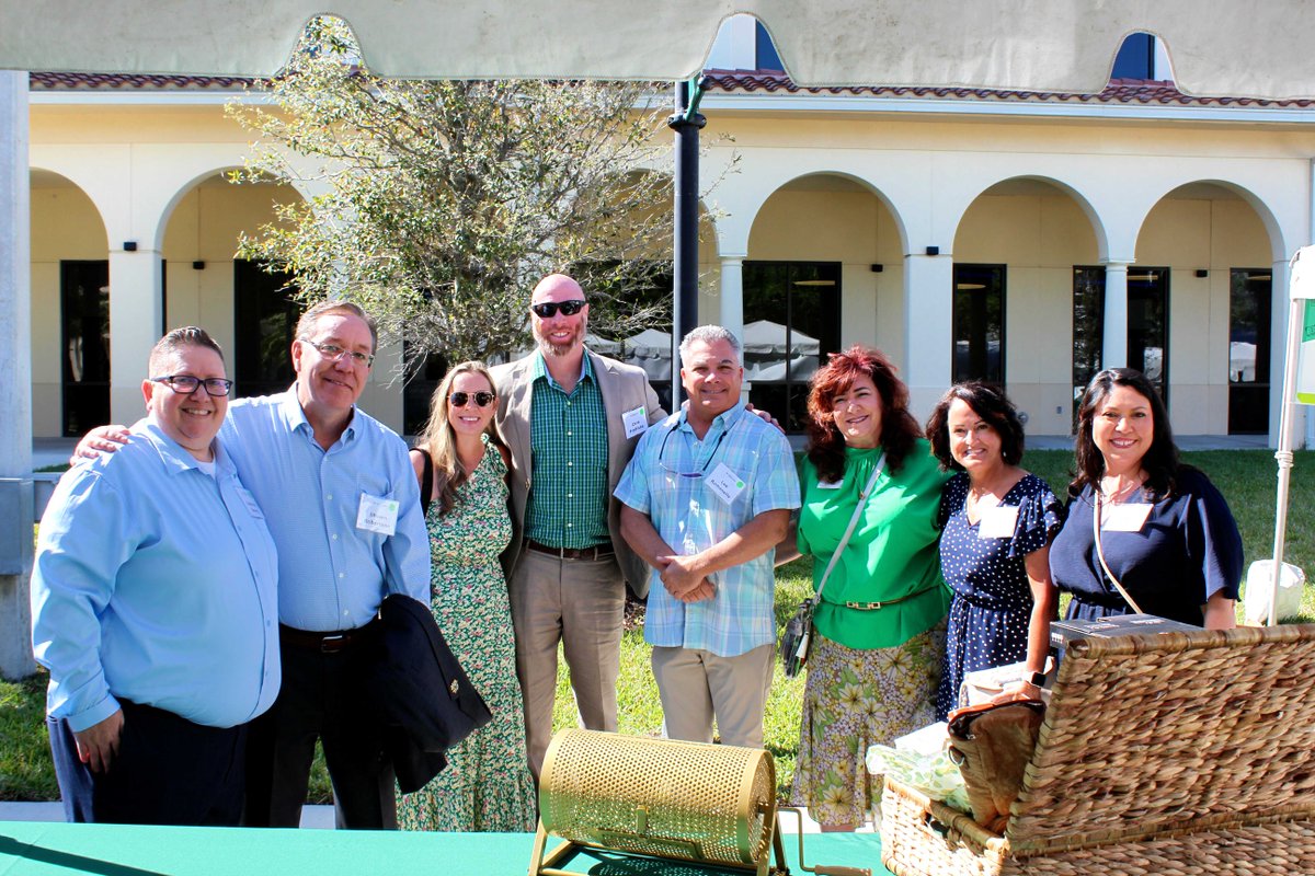 usffcu's tweet photo. What a day at the 31st Annual Brunch on the Bay at USF Sarasota-Manatee!

In 5 years, we’ve given $300K+ to the campus &amp; supported internships - plus an extra $10K for scholarships at the event! Proud to invest in student success.

#BetterBankingForAll #USFCU #BrunchOnTheBay https://t.co/6pTmzTRUvA