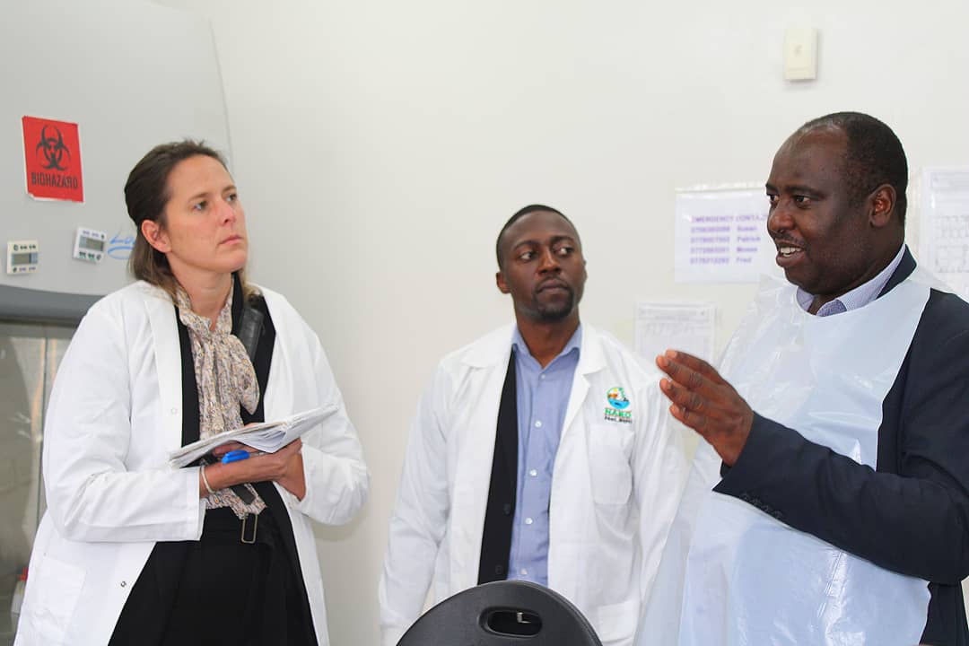 narouganda's tweet photo. Today, @NaLIRRI  hosted a 🇺🇸 Embassy Uganda delegation led by Jennifer Niedinger, showcasing cutting-edge work in vaccine research, diagnostics & disease surveillance for FMD & ASF. 

Investment in a BSL-3 Viral Vaccines R&D Facility to boost local vaccine production, reduce reliance on imports (currently ~88M doses/year), and unlock export markets for meat & dairy.

This visit reaffirmed strong 🇺🇬🇺🇸 collaboration under the One Health approach, with opportunities to deepen private sector & research linkages.

@USEmbassyUganda @StateHouseUg @FrankTumwebazek