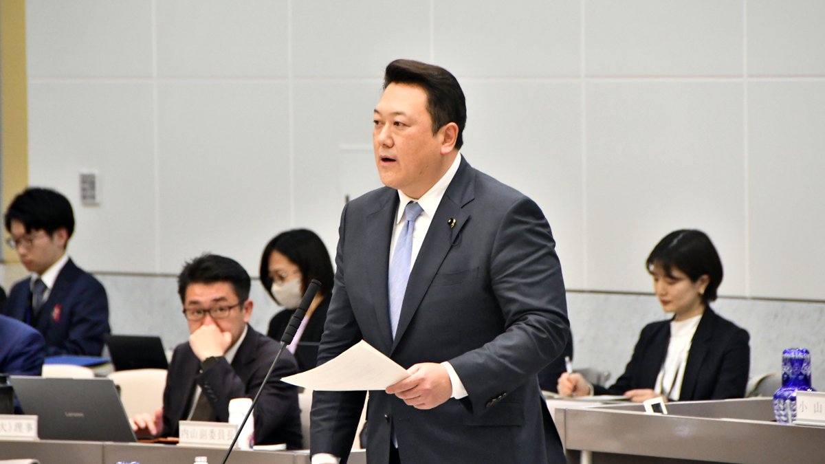 中東情勢の悪化により、
エネルギー価格の高騰など、都内中小企業への影響が広がっています。

都議会公明党は予算特別委員会で、
中小企業への迅速な支援を強く求め、実現。

経営相談・資金繰り相談の
2つの特別相談窓口が開設されました。

対象は、