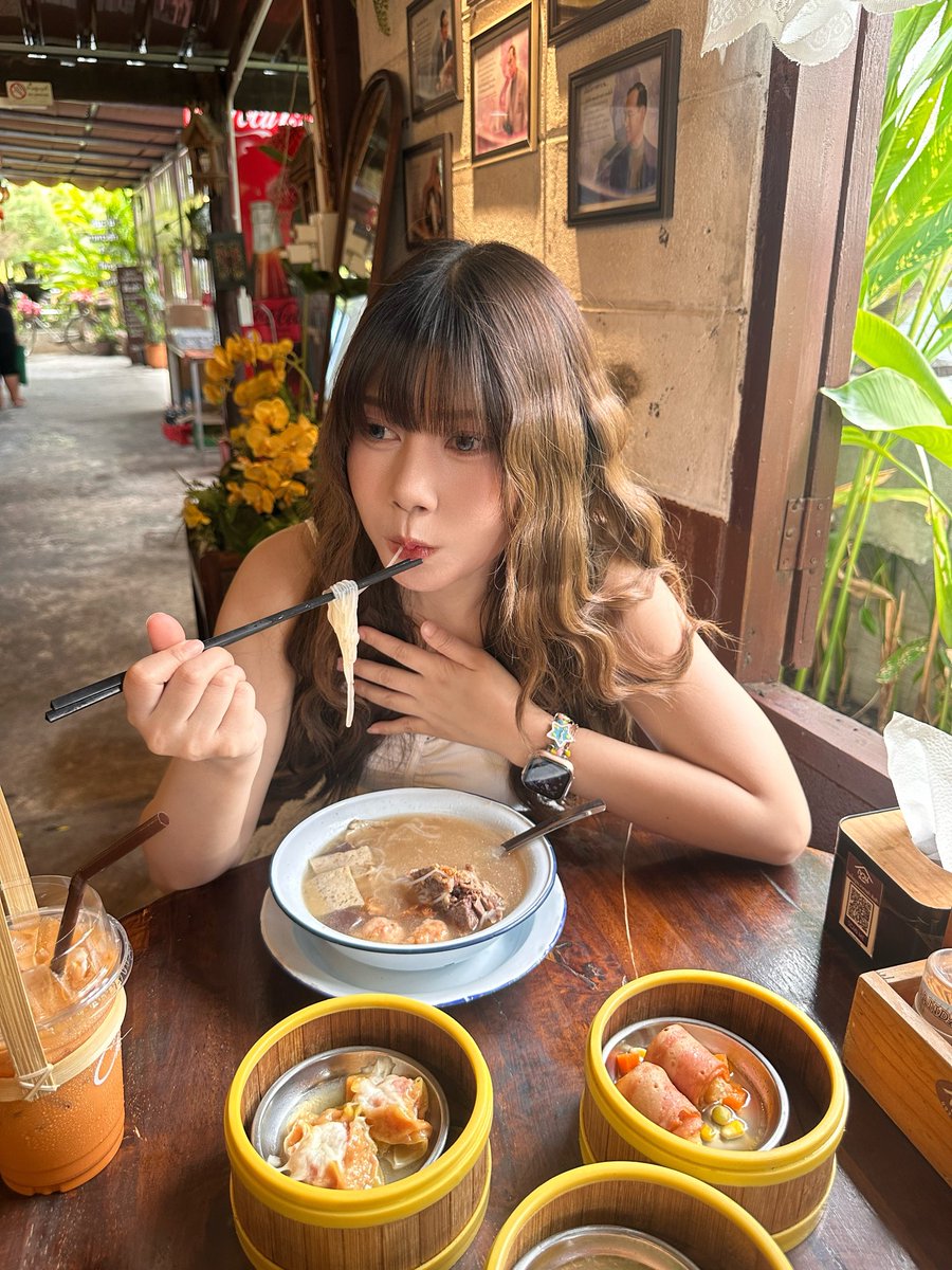 😋🥤🍜
.
#BeamHatoBito #HatoBito