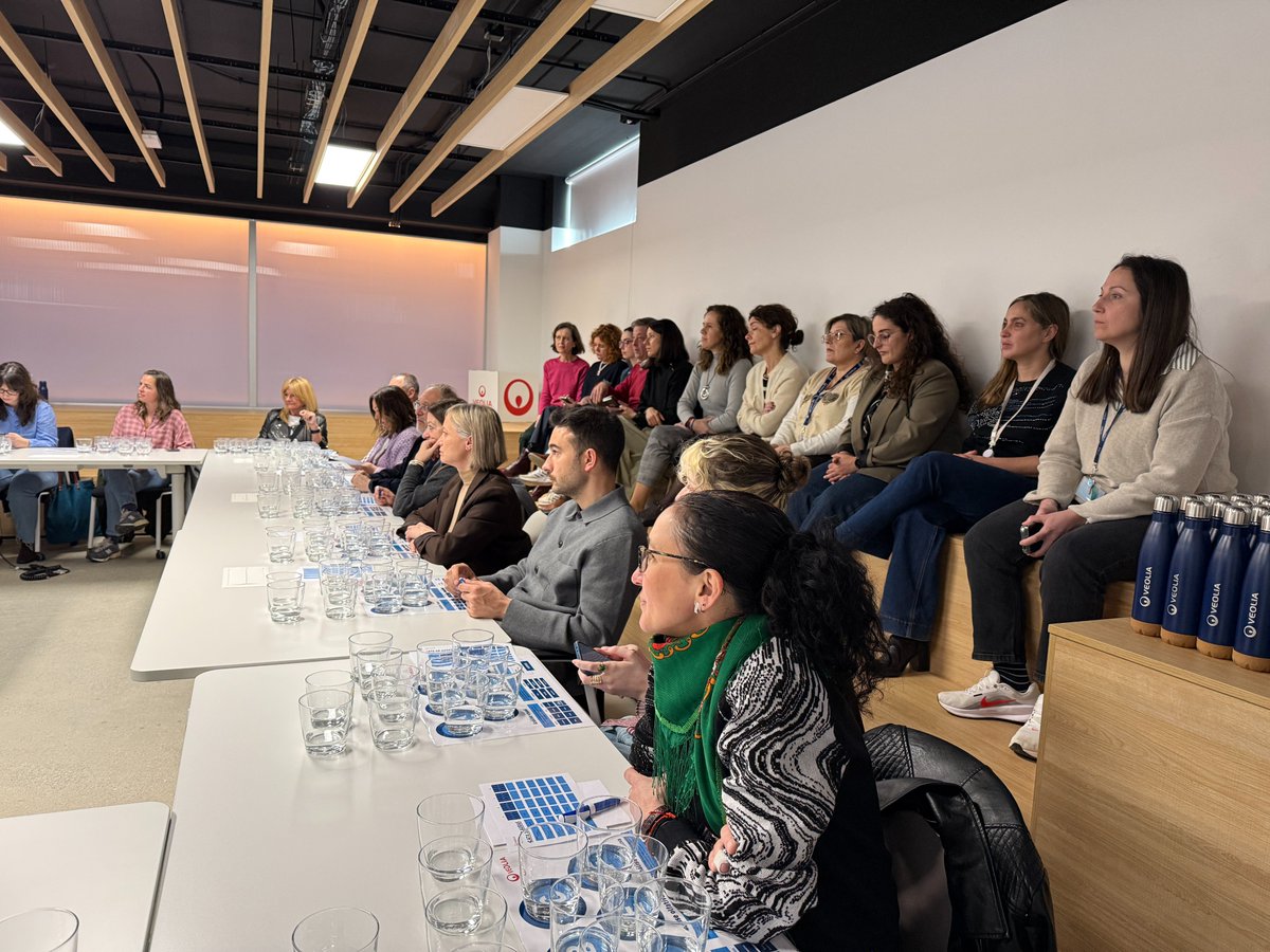 💧👃👅 A auga tamén se cata!

Polo #DíaMundialDaAuga, reunimos na nosa sede en <a href="/PazodeRaxoi/">Concello de Santiago</a> a distintos sectores para descubrir todo o que agocha a auga da billa: calidade, sabor e identidade propia. 👉 Un recurso esencial que temos que coidar e poñer en valor!