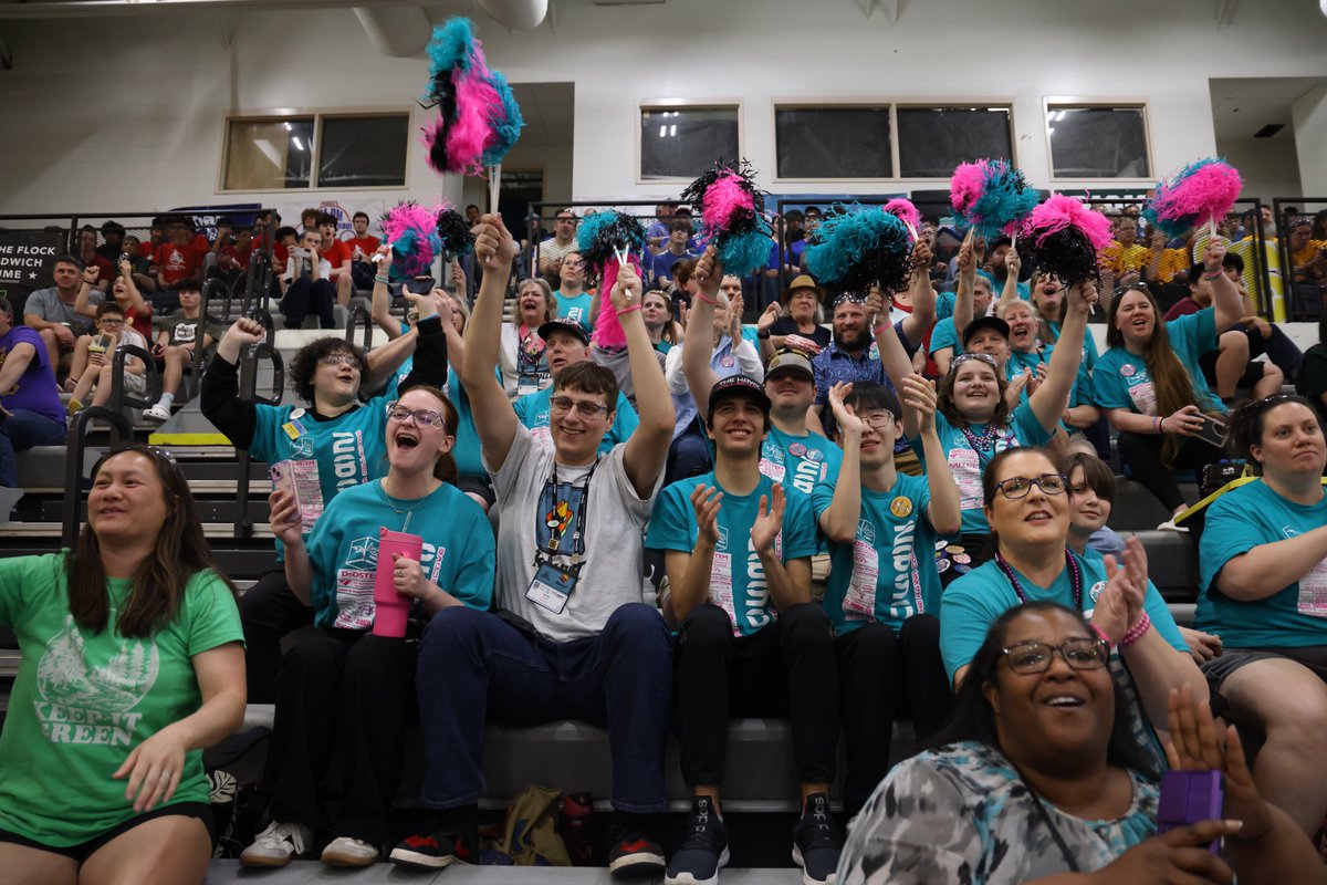 cpschoolsva's tweet photo. Big win for @WeAreHickory Team 2890, The Hawk Collective, last weekend! They earned the Autonomous Award and 3rd place at the @FIRSTChesapeake Competition they hosted, featuring 30 teams from across the region! Next stop: Championships at @VSU_1882! #CPSCelebrates #EmpowerCPS https://t.co/pLJdXJBTfM