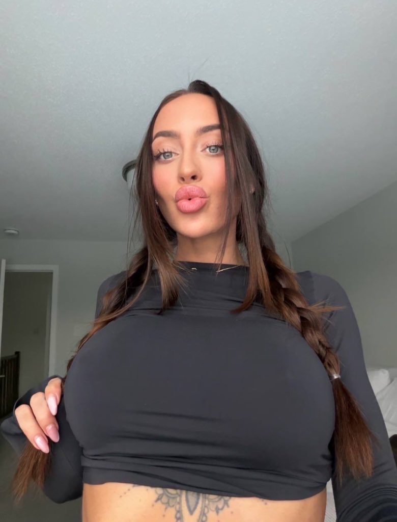 Cora 💕 tweet media