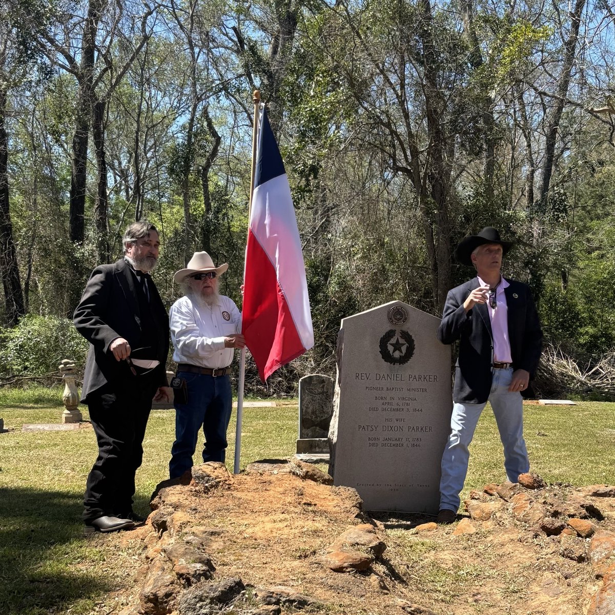 Trevor P. Wardlaw tweet media