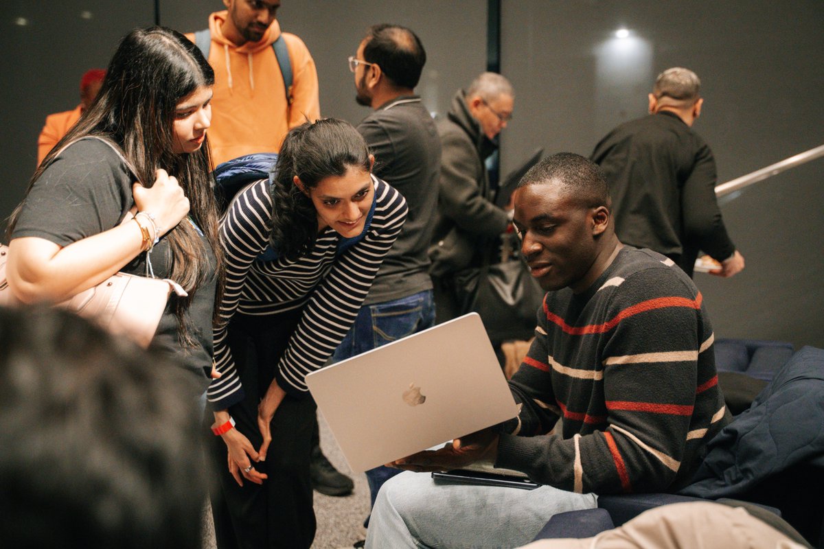 Columbia_Biz's tweet image. Over two days, the Build with AI Hackathon welcomed 600+ builders across 70 teams, with 8 outstanding finalists, including several CBS students, and even some first-time #hackers to Manhattanville from across the Tri-State area.