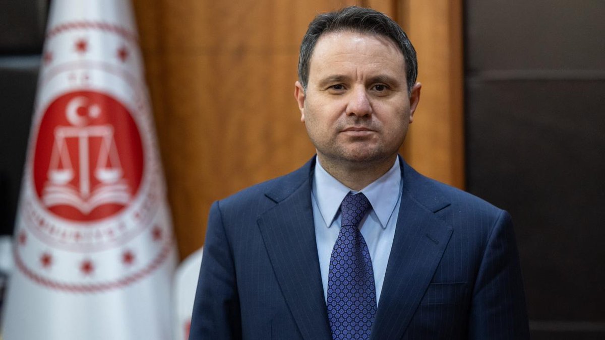 Adalet Bakanı Akın Gürlek, Murat Emir ve Özgür Özel'e karşı açtığı iftira ve hakaret davasını kazandı.

Gürlek, kazandığı 150 bin TL tutarındaki tazminatı AFAD’a bağışladı.