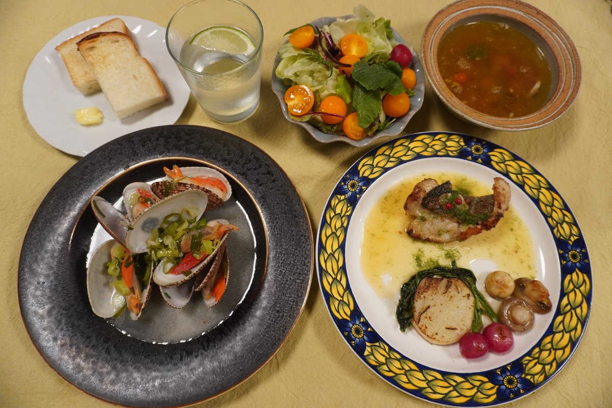 フートン tweet media