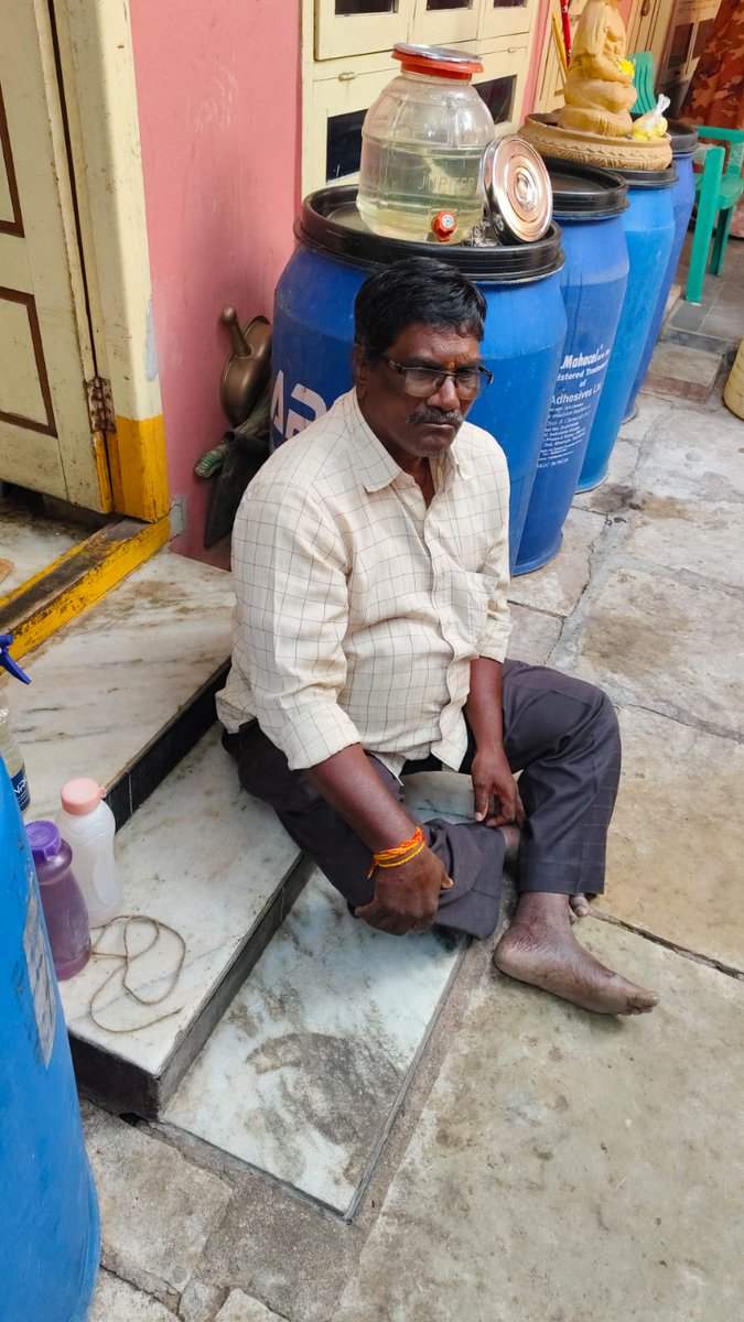 NewsMeter_In's tweet image. #Hyderabad:

#Illegal #picklemanufacturingunit busted in Jiyaguda

#TaskForce (#Golconda) and #KulsumpuraPolice raided an unlicensed pickle manufacturing unit in #Jiyaguda, arresting one person.

Huge quantities of #unhygienicpickles (#redchilli, #amla, #tomato, #lemon) and