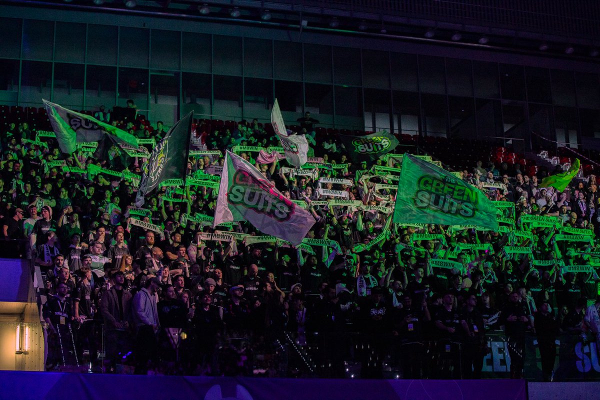 The Green Suits ⭐️ tweet media