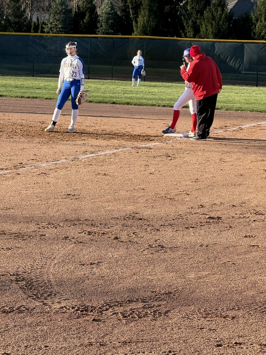 Nora Standeford tweet media