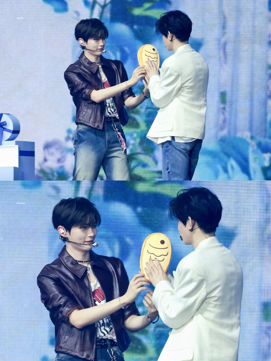 𝒕𝒓𝒊𝒂𝒏𝒈𝒍𝒆🩵🩷 tweet media