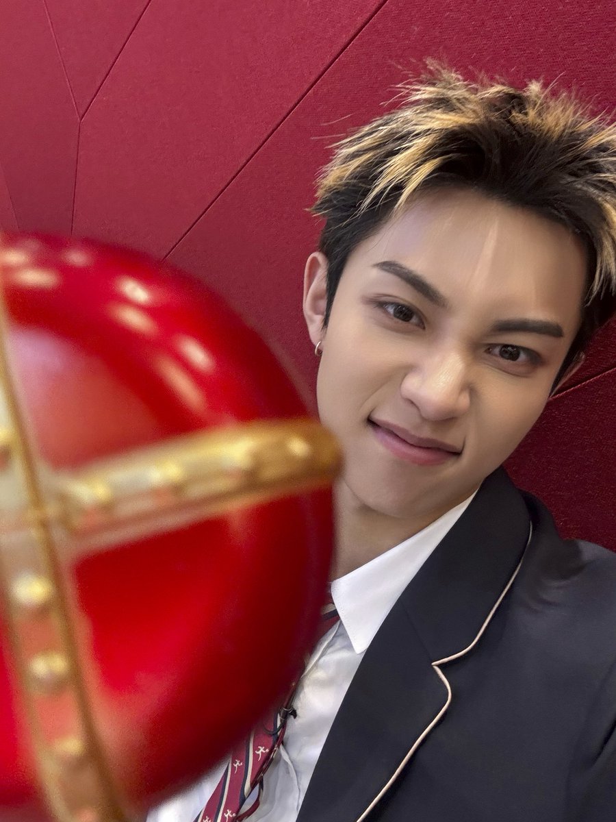 Legendary spitter, 김률 ──★ ˙ tweet media