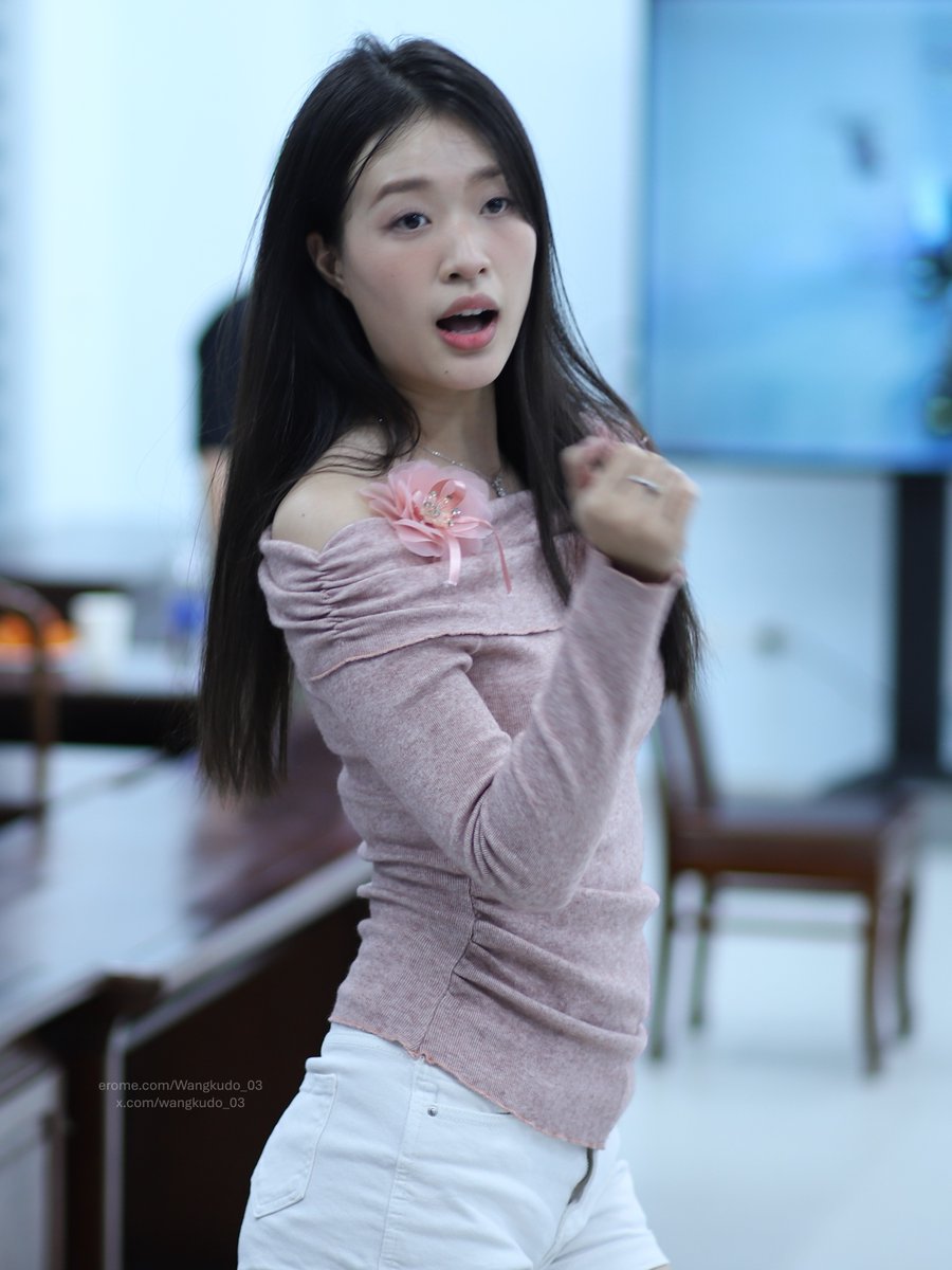 Thu Hà tweet media