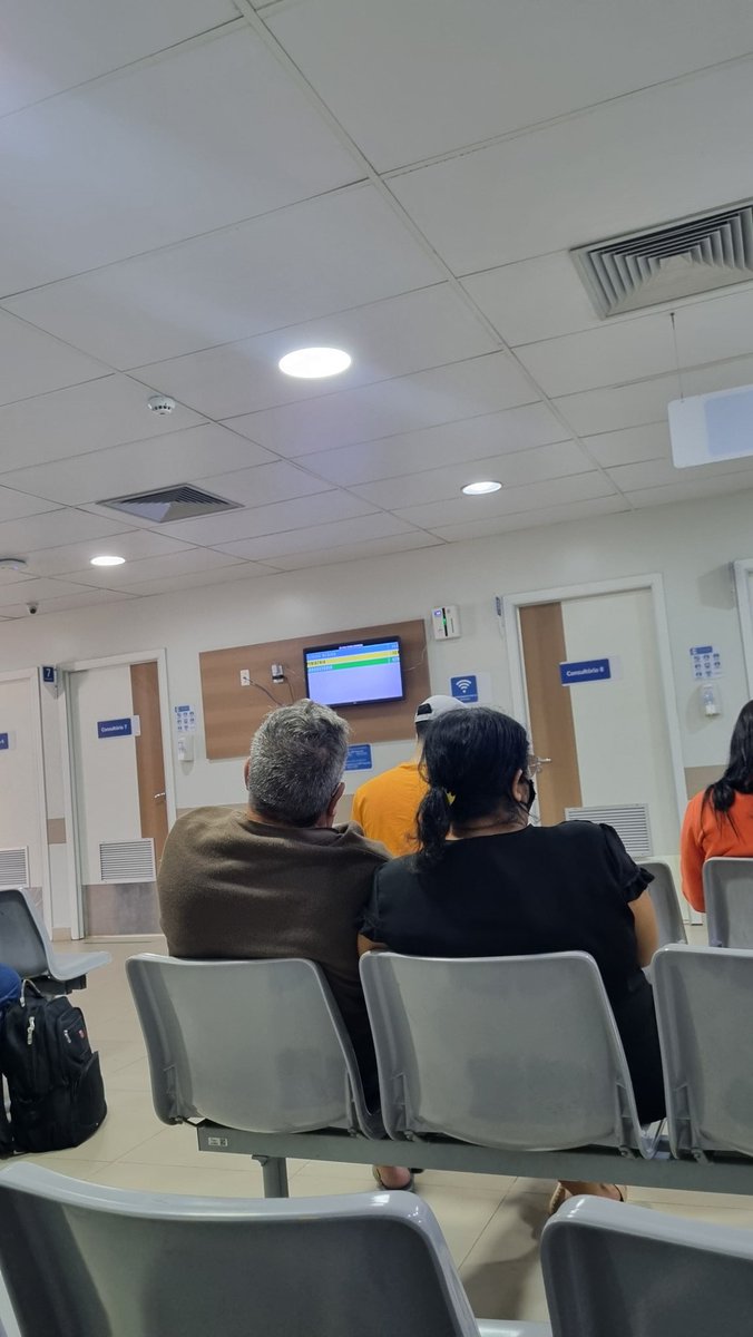 Eu tenho 22 anos, não fumo, não bebo, faço dieta controlada e to no hospital na emergência e com PROTOCOLO DE AVCJKKKKKKK eu não acredito nisso cara