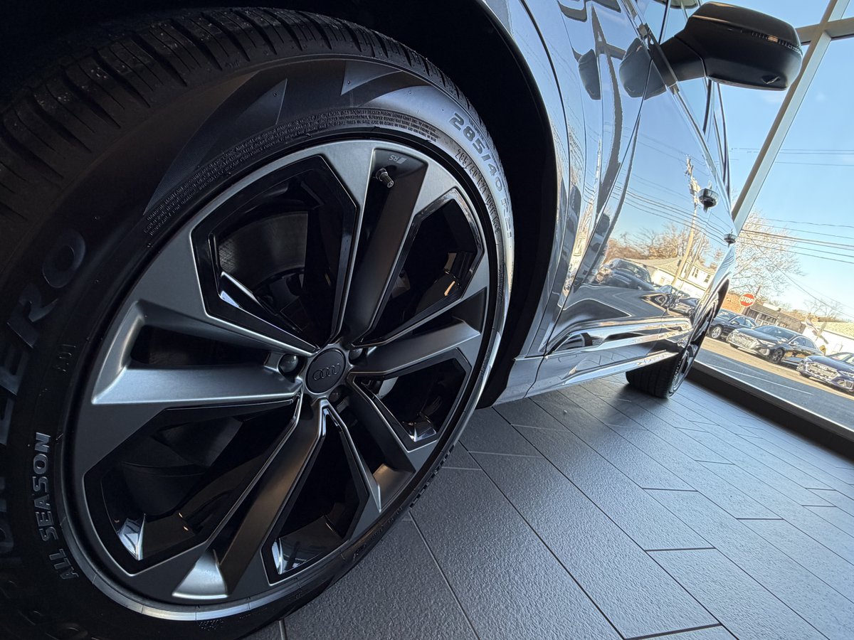 AudiFairfield's tweet image. Spacious luxury meets everyday versatility. The Audi Q7 delivers refined comfort, advanced technology, and confident performance for every journey. bit.ly/47eIvly #AudiFairfield #AudiQ7