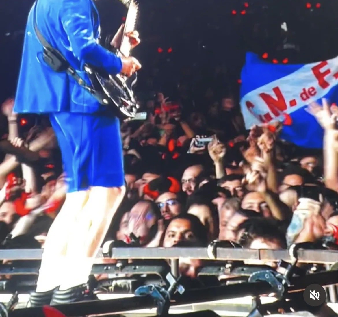 Hugo Corazón de León tweet media