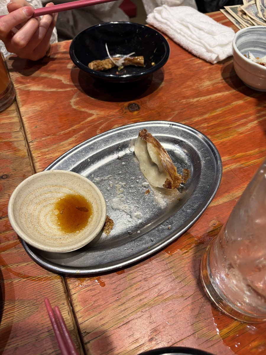 Leon_ryuuun's tweet photo. 最後の餃子か https://t.co/79eOhnvArg