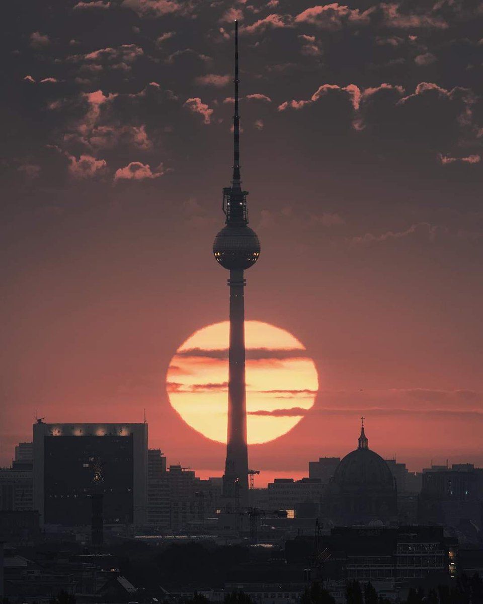 angelicaio81153's tweet image. Sunset Over Fernsehturm , Berlin Germany 
#artistic #abstract #cityscape #photography