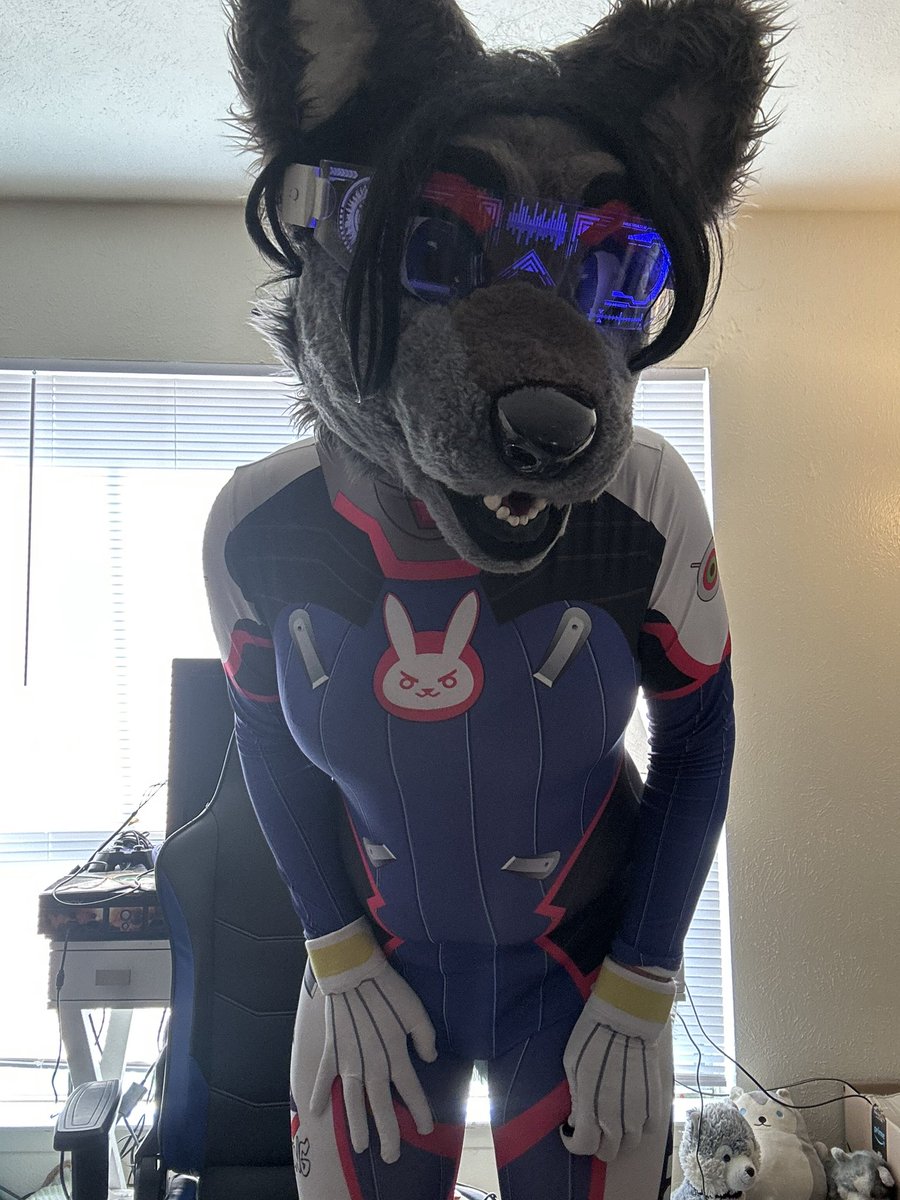 Woof always nice to rock dva especially when you look this good awoo ...