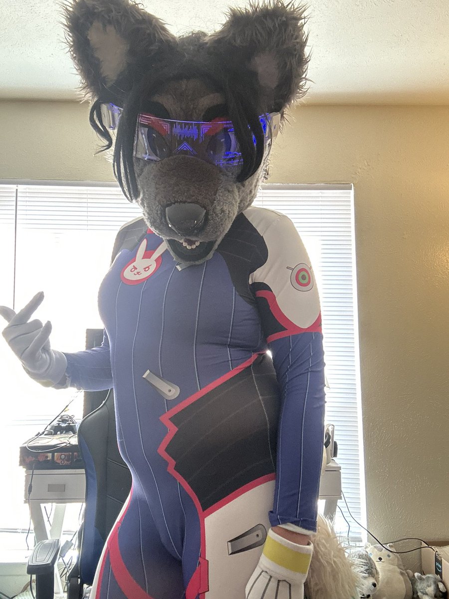 Woof always nice to rock dva especially when you look this good awoo ...