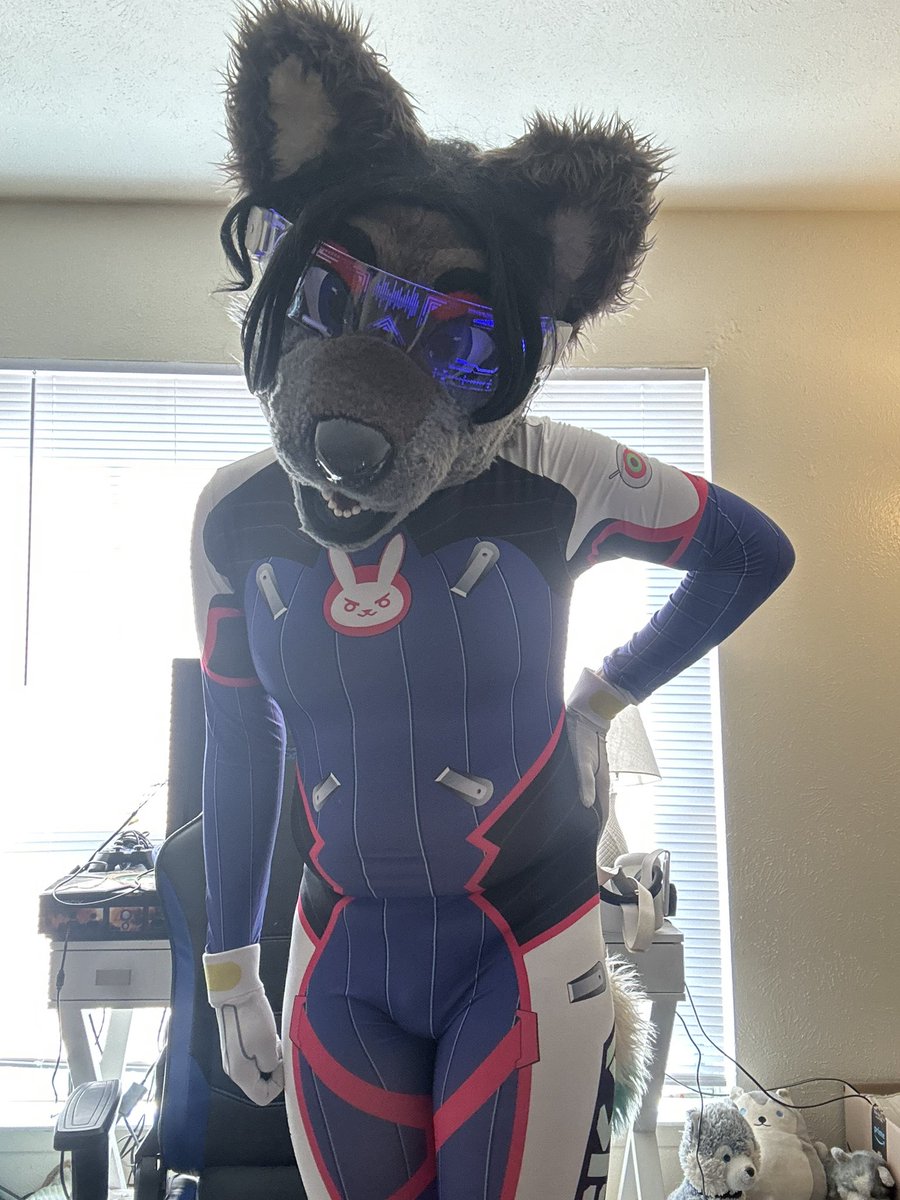 Woof always nice to rock dva especially when you look this good awoo ...