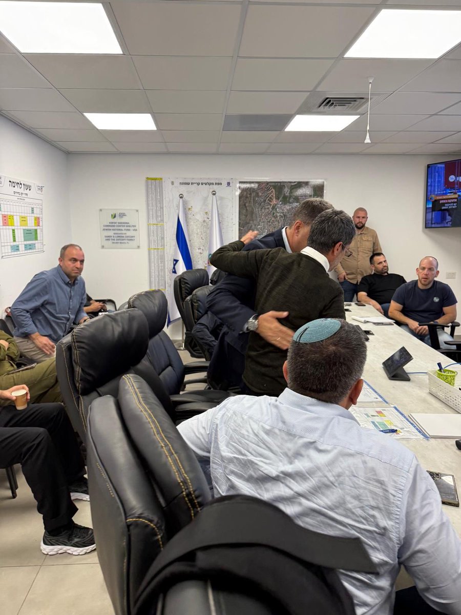 BibasHaim's tweet photo. הגעתי היום לקריית שמונה להערכת מצב עם ראש העיר אביחי שטרן, צוות העירייה וגורמי הביטחון והחירום. 

קריית שמונה נמצאת תחת אש בלתי פוסקת מלבנון, עם זמני התרעה מידיים. 

זו מציאות מורכבת וקשה מאוד שגורמת לנפגעים בגוף ובנפש ונזקים גדולים ברכוש. 

התושבים בגבולות בכלל ובקריית שמונה בפרט הם החוסן שלנו. הם הקו הראשון וככה המדינה צריכה להתייחס אליהם.  

לצד הכרעת האויב שמנסה להרוס כל חלקה בעיר, המדינה חייבת להשקיע פה משאבים ותקציבי עתק לפיתוח בכל תחומי החיים, חיזוק תשתיות ותמיכה בעסקים. השקעה בכל הצפון ובקריית שמונה במיוחד. צריך לתת להם כל מה שהם צריכים. זה לא אינטרס שלהם, זה אינטרס עליון שלנו! 

אני מחזק את אביחי ראש העיר שעושה לילות כימים, את הצוות המקצועי וכל מי שנמצא בעיר ומנסה עד כמה שניתן, לנהל שגרת חירום. הכוח שלכם והעמידה שלכם - מחזקת מדינה שלמה.