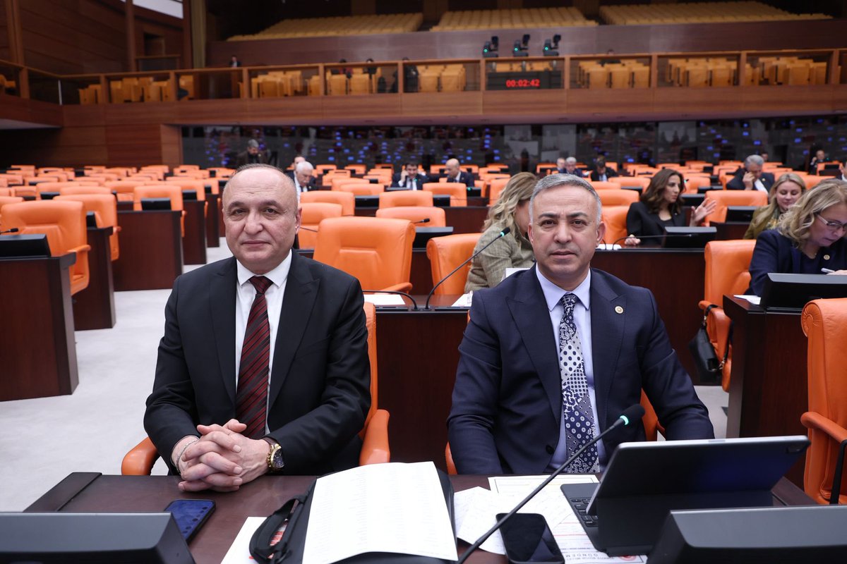 melih_meric's tweet photo. 📍TBMM

Bir gün, bir ay, bir yıl bile emeklilik için fazladan bekletilmek haksızlık değil de nedir? Hele ki 17-20 yıl gibi akıl almaz süreler... Bu adaletsizlik, milyonlarca vatandaşımızın hakkını gasp etmektir. 8 Eylül 1999 sonrası için kademe düzenlemesi yapılmadığı sürece mağduriyet her geçen gün büyümeye devam ediyor. Bu sorun bir an önce çözülmeli, herkes hak ettiği şartlarda ve zamanda emekli olmalıdır.

AKP iktidarının duyarsızlığı, hak arayan vatandaşların sabrını zorluyor. Ancak bilin ki CHP, adaletsizliklerin karşısında, mağduriyetlerin giderilmesi için her zaman yanınızda olmaya devam edecek.

Hakkınız olanı alana dek mücadelemiz sürecek!  #KademeHakAyağaKalk

#CHP #Gaziantep @sibemol411 @mihribanugurluu @EmadDernegi