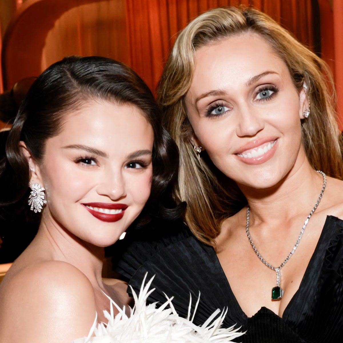 PopCrave's tweet photo. “I had the whole ‘Meet Miley [Cyrus]’ album, it was my life. You created culture, babe!”

— Selena Gomez to Miley Cyrus on the Hannah Montana 20th Anniversary Special https://t.co/L72JQBieQH