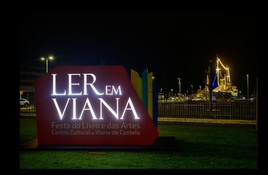 Em ABRIL... com um programa diversificado: encontros com autores, atividades educativas, feira do livro, momentos de música e performance.