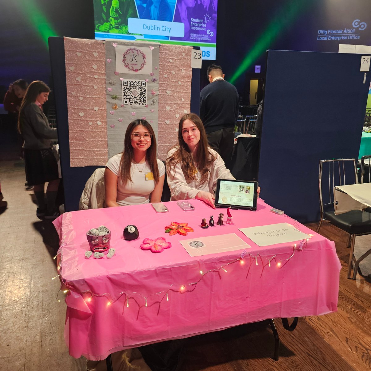 BelmayneEtss's tweet image. Our students represented us so well at the Student #Enterprise Awards in the Mansion House on Monday. Thanks to Hannah for organising and bringing them in. Well done Azim, Gael and Kim!