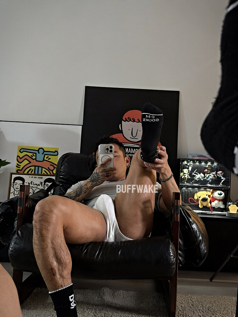 Buffwake tweet media