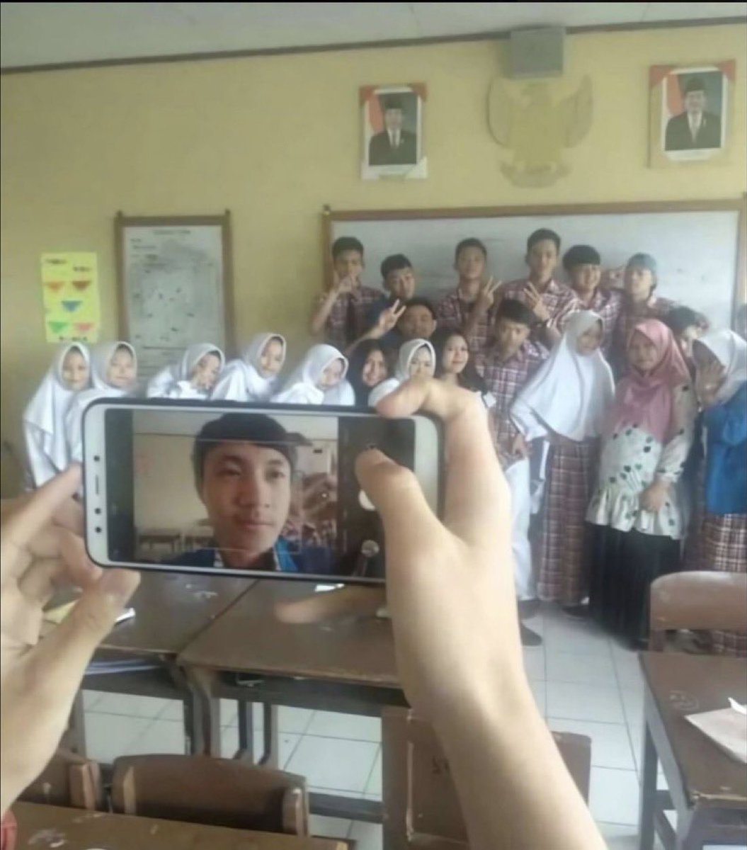 insane poses tweet media