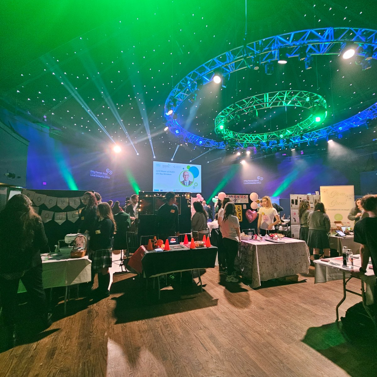 BelmayneEtss's tweet image. Our students represented us so well at the Student #Enterprise Awards in the Mansion House on Monday. Thanks to Hannah for organising and bringing them in. Well done Azim, Gael and Kim!